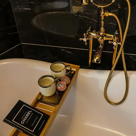 Prisca Luxury With Breakfast فندق مبيت وإفطار 4*