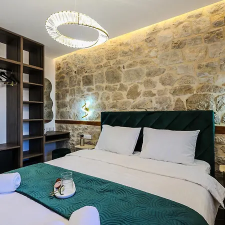 Prisca Luxury With Breakfast לינה וארוחת בוקר 4*