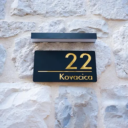 לינה וארוחת בוקר Prisca Luxury With Breakfast