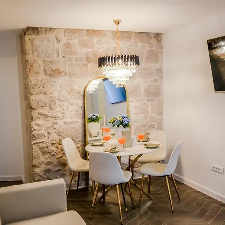 לינה וארוחת בוקר Prisca Luxury With Breakfast 4*