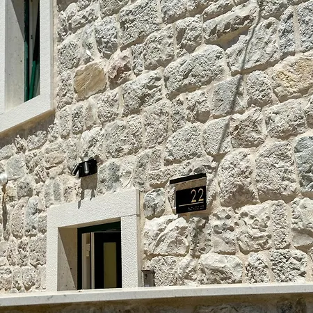 לינה וארוחת בוקר Prisca Luxury With Breakfast